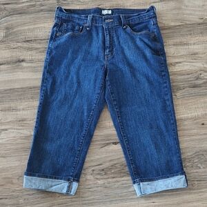 EUC Levi's 515 Cuffed Capris
